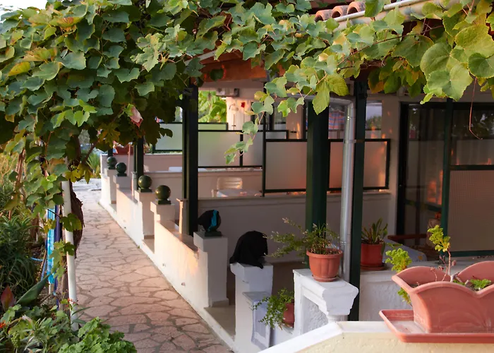 Corfu Andromaches 公寓式酒店 3*