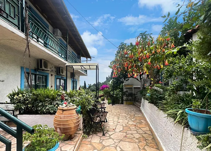 Corfu Andromaches 公寓式酒店 3*